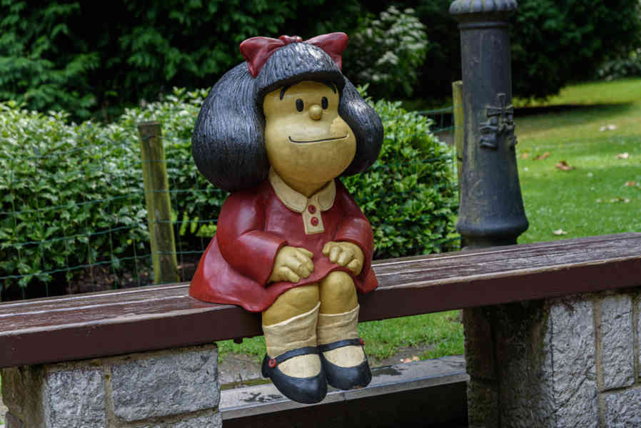Oviedo 046 - escultura de Mafalda.jpg